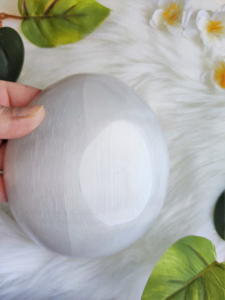 Round Selenite Bowl (L)